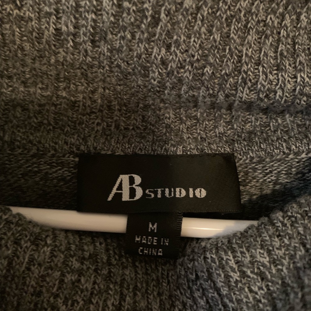 Grey sweater - Picture 4 of 4